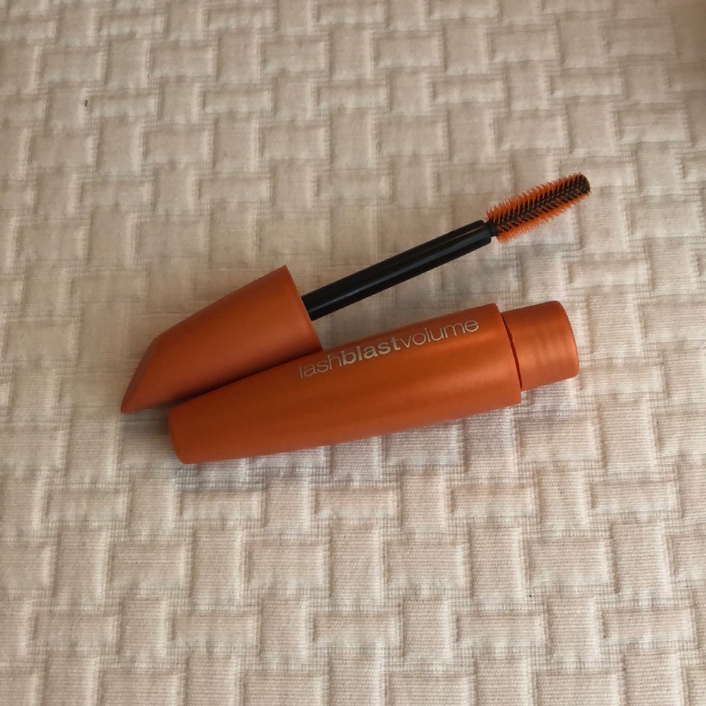 Covergirl lash blast volume mascara